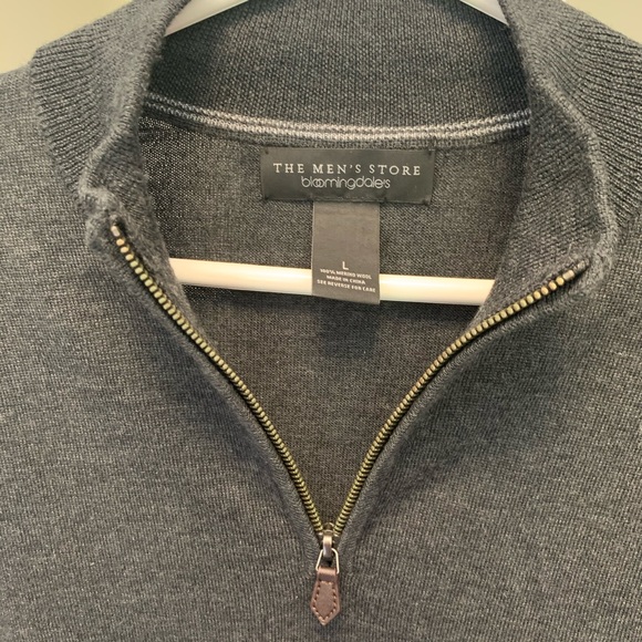 Bloomingdales Men’s gray 1/4 zip sweater. - Picture 2 of 5